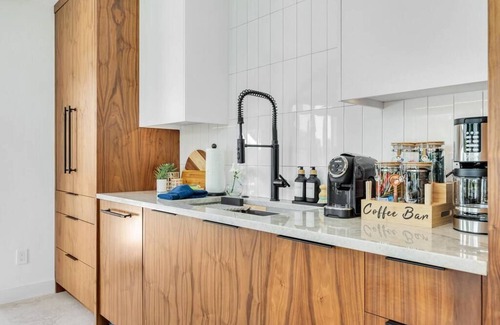 Lake Clarke Shores Casa | The Bird House - Lake Front in West Palm Beach!