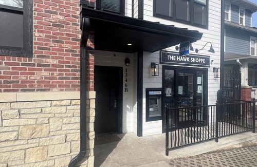 Oread Apartamento | The Birdcage at The Hawk sleeps 10 - 2 bedrooms & 2 1/2 bathrooms.