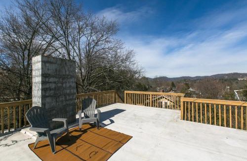 Chestnut Hills Apartamento | The Birdhouse Sweet suite! Downtown Roof top deck!