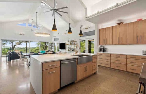 Dripping Springs Apartamento | Modern ATX Hill Country Oasis, Stargazers + Birdwatchers Delight