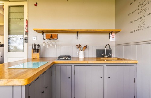 Thetford Cabina | The Bishy Barney Bee - Norfolk Holiday Properties