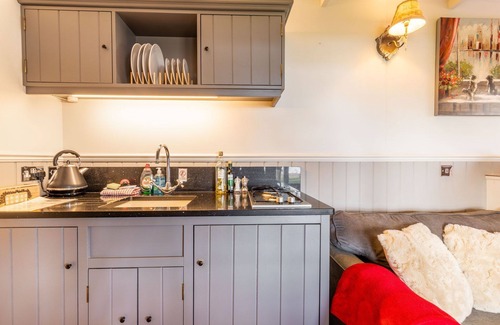 Thetford Cabina | The Bishy Barney Bee - Norfolk Holiday Properties