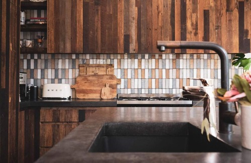 Avalon Beach Casa | The Black Ace Residence | Heated Magnesium Pool