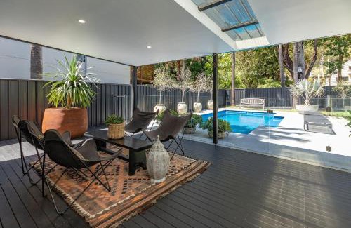 Elizabeth Beach Casa | The Black Beach House