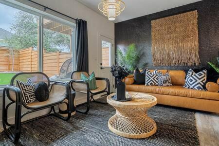 Highland Lake Estates Casa | The Black Sands I Outdoor Theatre I Game Room I TV
