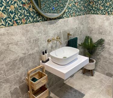 Wooler Casa | The Blacksmiths Shop hot tub cottage