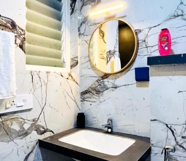 Viman Nagar Apartamento | The Blackwood Studio
