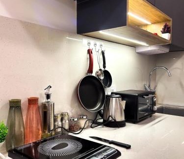 Viman Nagar Apartamento | The Blackwood Studio
