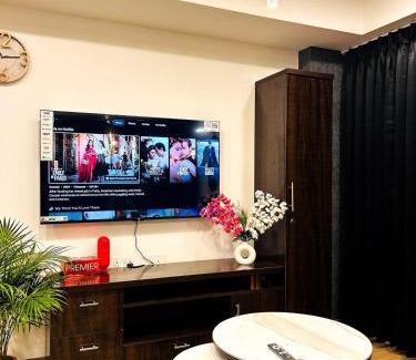 Viman Nagar Apartamento | The Blackwood Studio