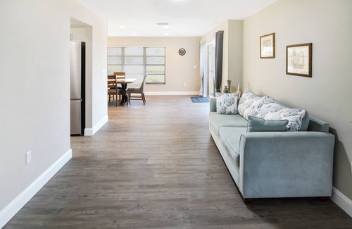 Oakland Hills Casa | The Blooming Sanctuary - 3br with pool and EV-Charger
