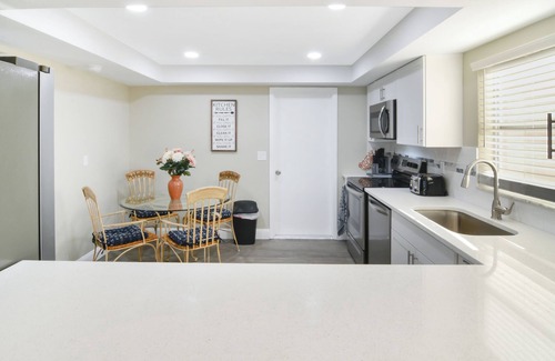 Oakland Hills Casa | The Blooming Sanctuary - 3br with pool and EV-Charger