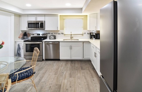 Oakland Hills Casa | The Blooming Sanctuary - 3br with pool and EV-Charger