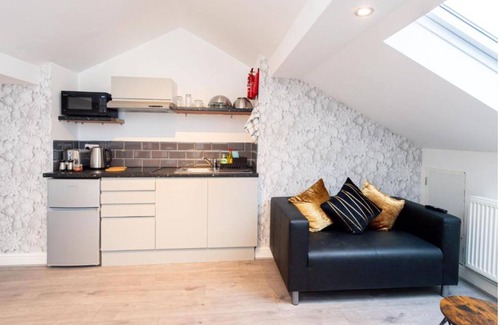 Liverpool Hotel | The Blossoms Liverpool City - Modern Studios and Apartments near Anfield