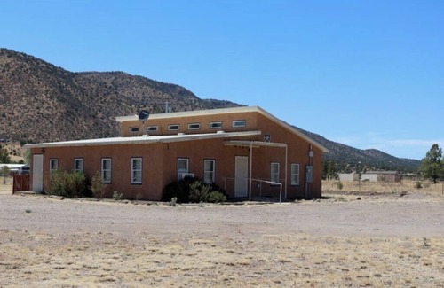 San Lorenzo Casa | The Blue Crane Lodge is a beautiful 3-bdr house in the magical Mimbres Valley