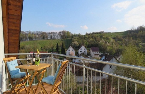 Pleisweiler Apartamento | The blue house (Lilie apartment) with pool on the southern wine route