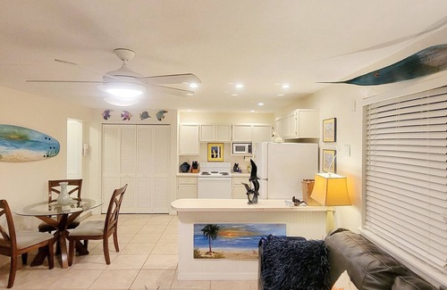 Ormond Beach Cabaña | The Blue Dolphin Beach Cottage - Bring your bathing suit and your pup!
