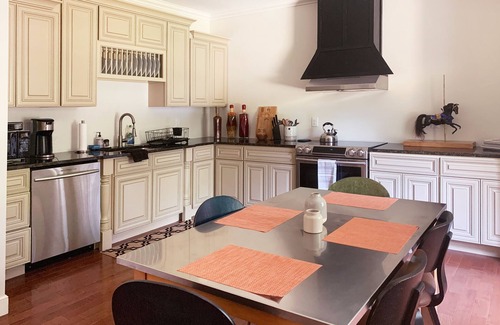 Columbus Casa | The Blue Door 10 min to TIEC 2BR 2BA House Private Modern Clean Quiet 7 acres
