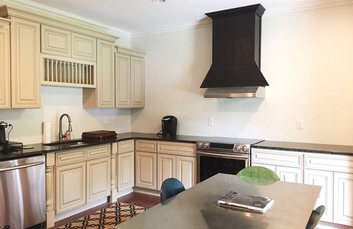 Columbus Casa | The Blue Door 10 min to TIEC 2BR 2BA House Private Modern Clean Quiet 7 acres