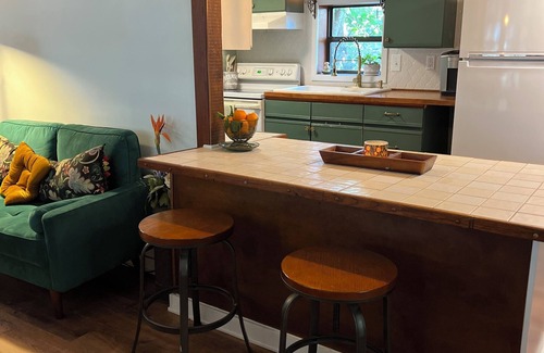 Cross Creek Cabaña | The Blue Heron Hideaway- 2-bedroom cottage in lovely Cross Creek, FL,