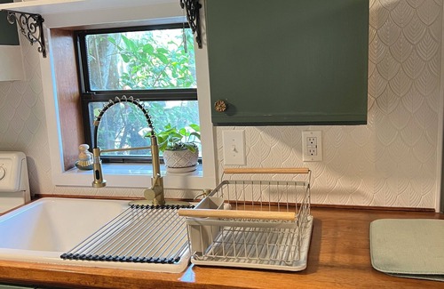 Cross Creek Cabaña | The Blue Heron Hideaway- 2-bedroom cottage in lovely Cross Creek, FL,