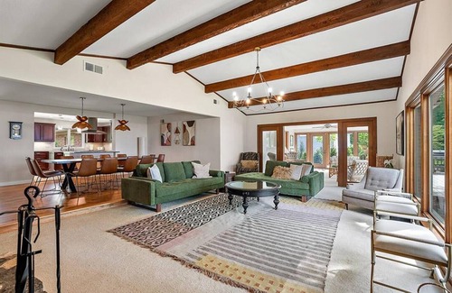 Riverside Casa | The Blue Heron on Lake Michigan, private beach, hot tub and fireplace