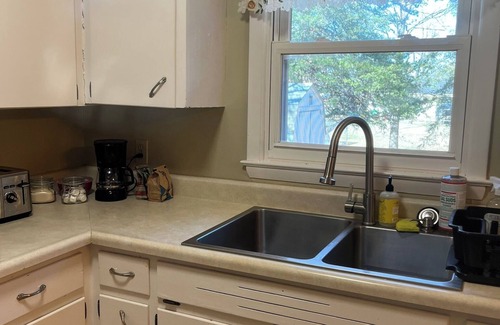 Pleasanton Casa | The Blue House, a comfy and welcoming home for family and friends