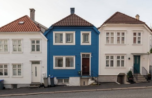 Bergenhus Casa | The Blue House I 700m to Bryggen & Street Parking
