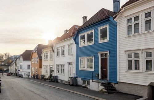 Bergenhus Casa | The Blue House I 700m to Bryggen & Street Parking