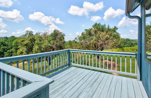 Pine Plains Casa | The Blue House - St. Peter Hill Summit