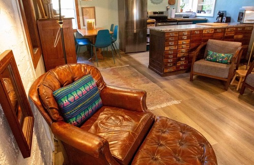 Hacienda Casa | The Blue House. Walkable to Russian River, Family Friendly, AC, Wifi.