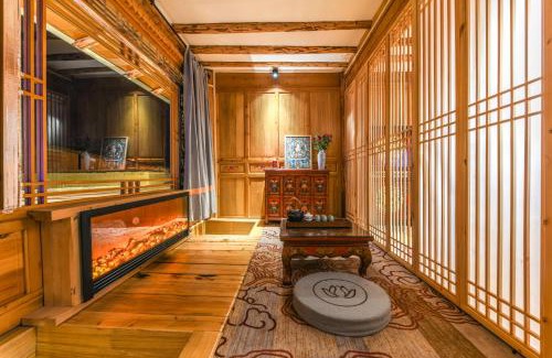 Shangri-La Casa | The blue mountains on the moon