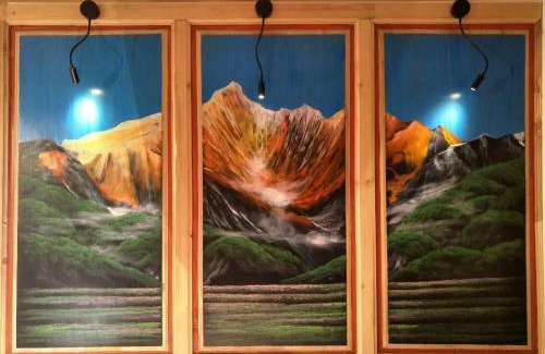 Shangri-La Casa | The blue mountains on the moon