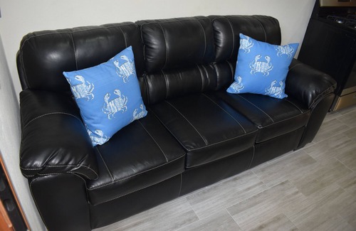 Gambier Apartamento | The Blue Oasis 242 - A beautiful, private, clean escape!