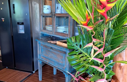 Temae Casa | The blue pineapple beach house