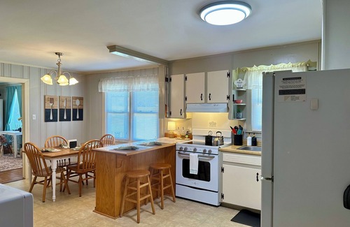 Tigerville Casa | The Blue Ridge Bungalow - 15 min from Greer