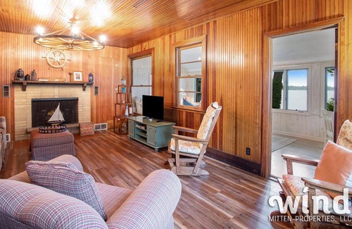 Paw Paw Lake Cabaña | The Blue Rooster on Paw Paw Lake