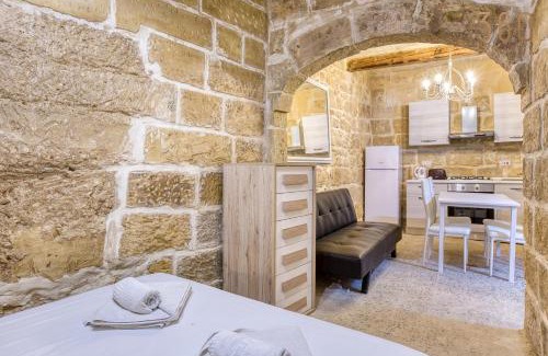 Ħal Bisbut Apartamento | The Blue Village Suites by 360 Estates