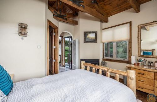 Alton Casa | The Bluebell Tiny Cabin at The Wildflower Near Zion and Bryce