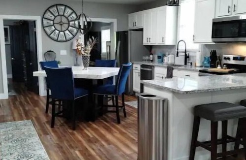French Lick Casa | The Bluebird Guesthouse -walk to downtown-