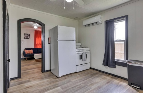 Joplin Casa | The Bluebird: Modern 1 Bed, Large Peaceful Yard