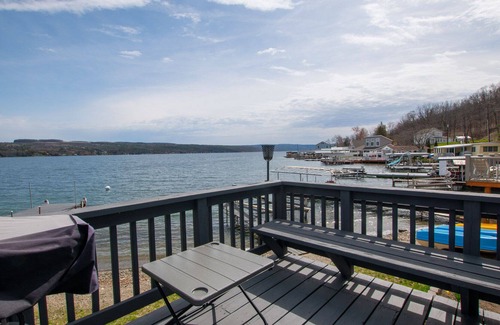 Valois Casa | The Bluffs Bayou: "Keuka Lake - Easy Living!"