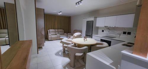 Tshwane Casa | THE BLYDE CRYSTAL LAGOON F&S LUxurious Apartment 3bed
