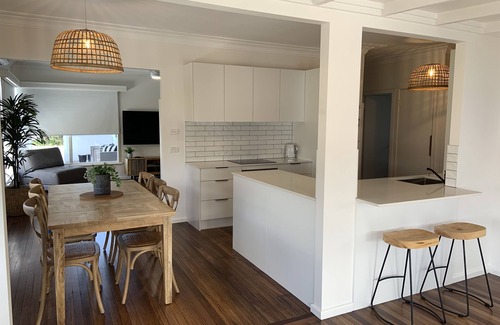 Port Macquarie Casa | The Boat & Crew - 4 bedroom close CBD and Beach