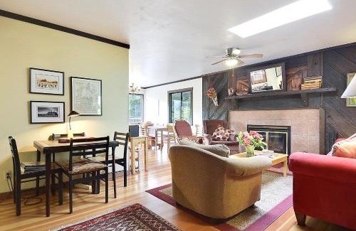 Guerneville Casa | The Boat House