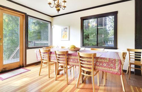 Guerneville Casa | The Boat House