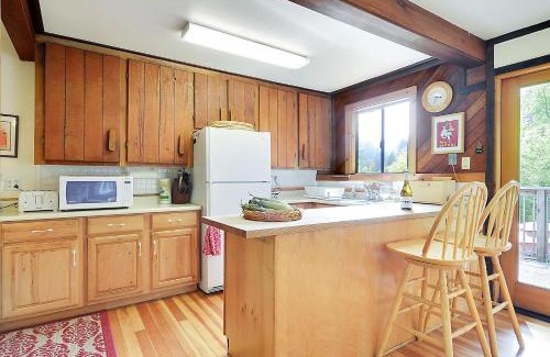 Guerneville Casa | The Boat House