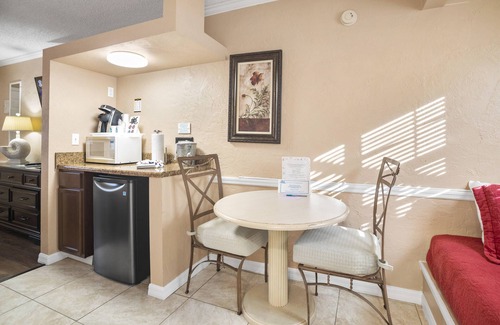 Marco Island Hotel | The Boat House