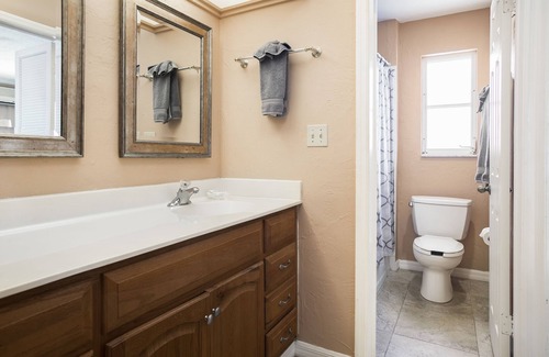 Marco Island Hotel | The Boat House