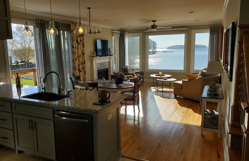 Chapin Casa | The Boat House vacation home on Lake Murray w/ private beach, dock & boat ramp