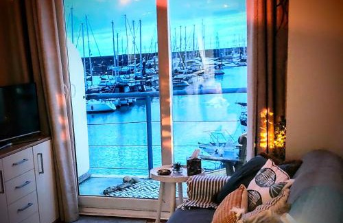 Seafront Apartamento | The Boat View - Sea View - Tiny home Brighton Marina